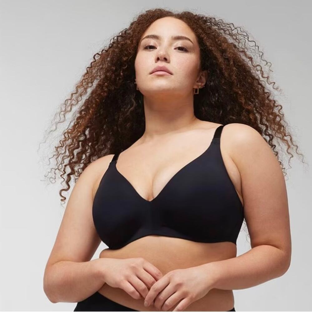 Soma Intimates Vanishing 360 Wireless Bra in Black.